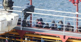 Mülteciler tarafından kaçırılan tankerin kaptanı konuştu