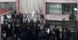 Diyarbakır'da sandıkta kavga: 1'i ağır 2 yaralı