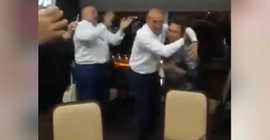 Tunç Soyer'den 'Çav Bella'lı kutlama