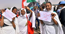 Sudan ordusu eylemcilerden barikatları kaldırmalarını istedi