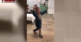 Protez bacağına kavuşan çocuğun dansı viral oldu