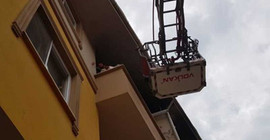 Babasına kızdı evi yaktı