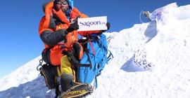 Rekorunu tazeledi: Everest'in zirvesine 24. kez çıktı