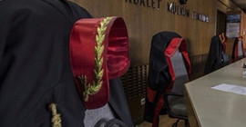 Kendi davasının hakimi oldu