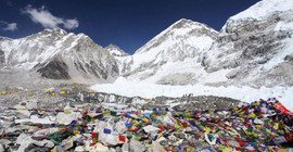 Everest Dağı'ndan 11 ton çöp toplandı