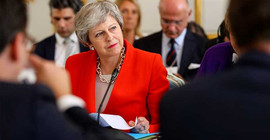 Theresa May parti liderliğini resmen bıraktı