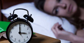 Gece geç uyuyanlar vücut saatini '3 haftada eğitebilir'