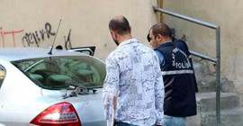 Kaçırılmak istenen kişi hareket halindeki araçtan atladı