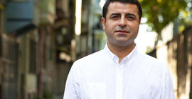 Demirtaş: AKP'ye destek vermedik diye bin yıl da ceza verilecekse baş göz üstüne