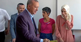 Erdoğan'a yüz çeviren kadın: Tepki göstermemek ‘fıtratıma aykırı’