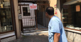 Zarar eden umumi tuvaletin kapısına kilit vuruldu