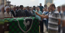 Eski bakanın bulunduğu cenazede: Hakkımızı helal etmiyoruz