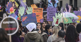 1 milyondan fazla kadın çocuk bakımı nedeniyle işini bırakıyor