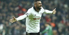 Burak Yılmaz Beşiktaş'ta kalıyor