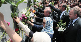 Srebrenitsa katliamı kurbanları için tören düzenlendi