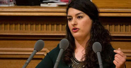 Alman milletvekili PKK bayrağı nedeniyle mahkeme karşısına çıkacak