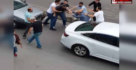 Trafikte tekme tokat kavga kamerada