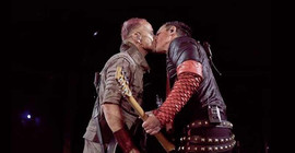 Rammstein'dan sahnede homofobi protestosu