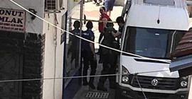 'Polise teslim edin' yazılı poşette, lav silahı ve 5 el bombası çıktı