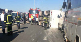 İşçi servisiyle kamyonet çarpıştı: 22 yaralı