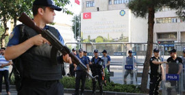 Belediyeye kayyım atandı, çalışanlar ve siyasetçiler gözaltına alındı