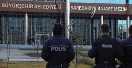 Van'da daire başkanları ve müdürler görevden alındı, çalışanlar gözaltında