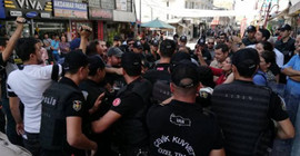 Van'da kayyım karşıtı gösteriye yine engel: Vekiller oturma eylemine geçti