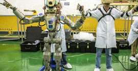 Rusya'nın insansı robotu FEDOR, UUİ'ye başarıyla kenetlendi