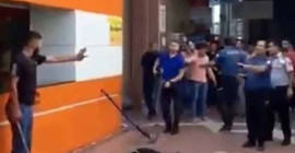 Saldırgana müdahale etmeyen polisler hakkında soruşturma