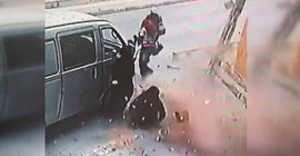 Esenyurt'ta inşaat tuğlaları kadının üzerine düştü