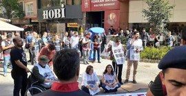 HDP'nin İzmir'deki demokrasi nöbetine polis ablukası