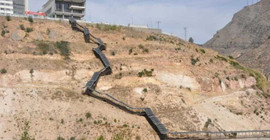 Yurda 550 basamaklı merdivenle çıkıyorlar