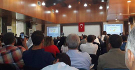 Kayyımın vekili kürsüyü işgal etti