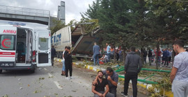 TIR durağa girdi: 2 ölü, 4 yaralı