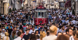 Türkiye en az din adamları ve siyasetçilere, en çok bilim insanlarına güveniyor