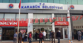 MHP'li belediye başkanı işe gecikenleri içeriye almadı