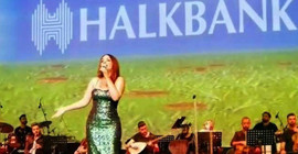 Halkbank'ın kârı yüzde 58 düştü, Zara ile kutladı