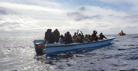 Libya açıklarında mülteci botu battı: 67 ölü