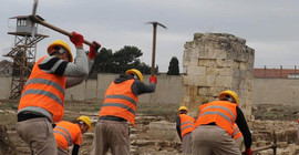 Mahkumlar kazı yaparken 'kayıp' tarihi yapıyı buldu