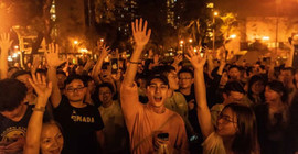 Hong Kong yerel seçimleri: Çin karşıtları zafer kazandı