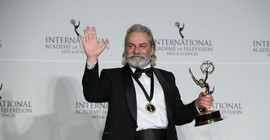 Haluk Bilginer, Emmy Ödülleri'nde 'en iyi erkek oyuncu' seçildi
