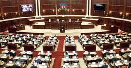 Azerbaycan'da iktidar partisi Meclis'ten çekilme kararı aldı