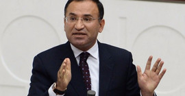Bozdağ: Gülen'in vatandaşlıktan çıkarılması iadeye engel değil