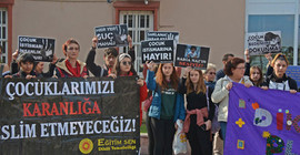 Çoçuğa cinsel istismarda bulunan sanığın tutuksuz yargılanmasına tepki