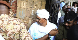 Sudan'da devrik cumhurbaşkanının partisine yasak ve el koyma kararı