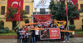 Galatasaray Lisesi’nde ‘Mutlu hocaya özgürlük’ pankartı