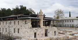 Restorasyonla tarihi camiye çinko çatı eklediler