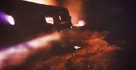 Pakistan'da yolcu otobüsü kaza sonrası alev aldı: 15 ölü