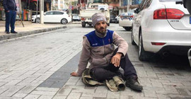 Ceza yazılan yerde, oturma eylemi yaptı