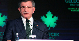 Davutoğlu: Cumhurbaşkanı düşen yaprak görmüş, biz doğan baharı görürüz